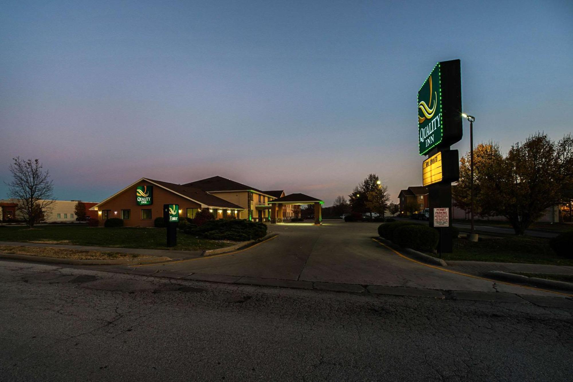 Quality Inn Carbondale University Area מראה חיצוני תמונה
