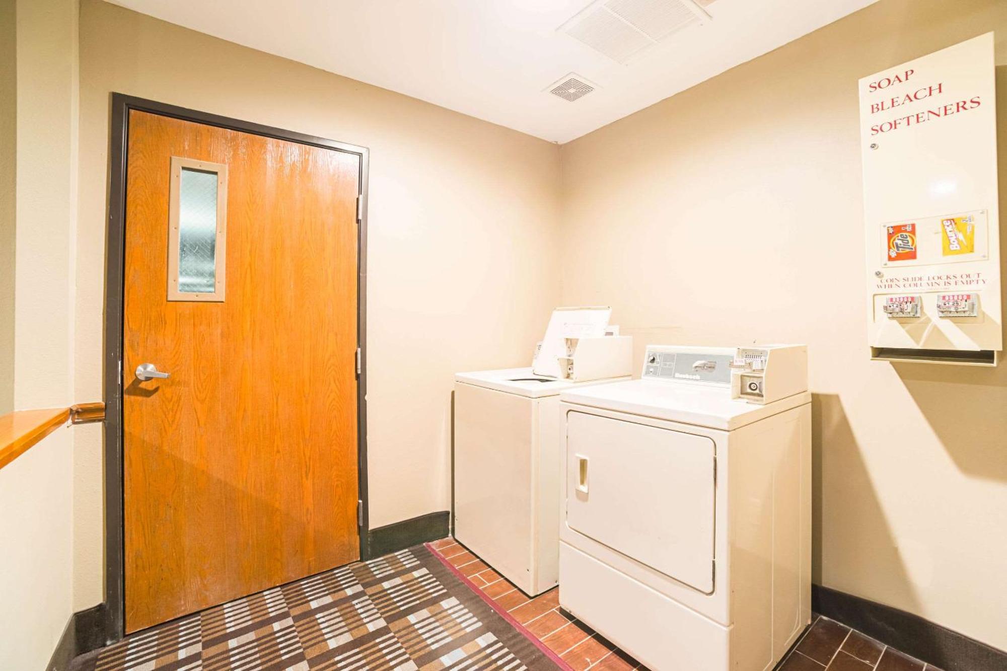 Quality Inn Carbondale University Area מראה חיצוני תמונה