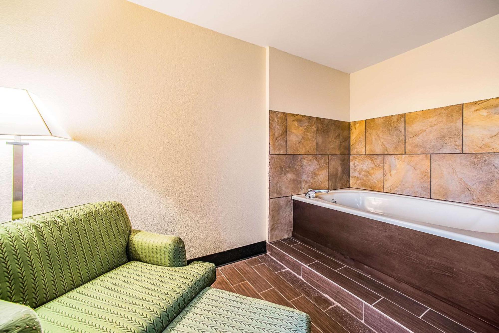 Quality Inn Carbondale University Area מראה חיצוני תמונה