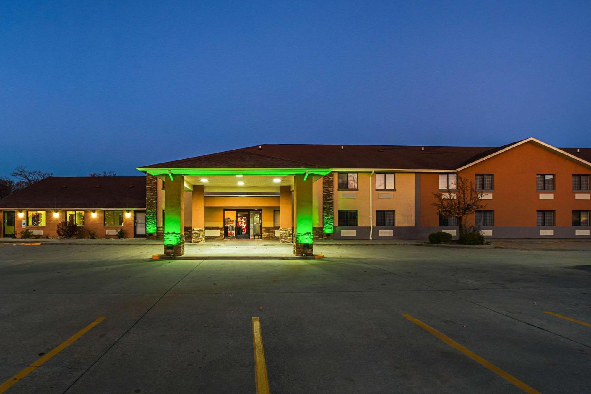 Quality Inn Carbondale University Area מראה חיצוני תמונה