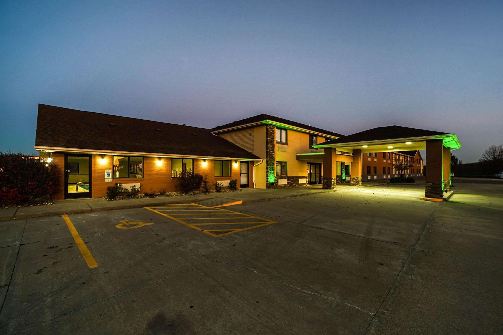 Quality Inn Carbondale University Area מראה חיצוני תמונה