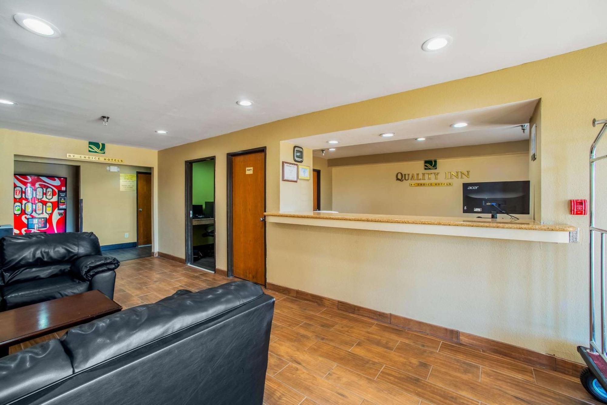 Quality Inn Carbondale University Area מראה חיצוני תמונה